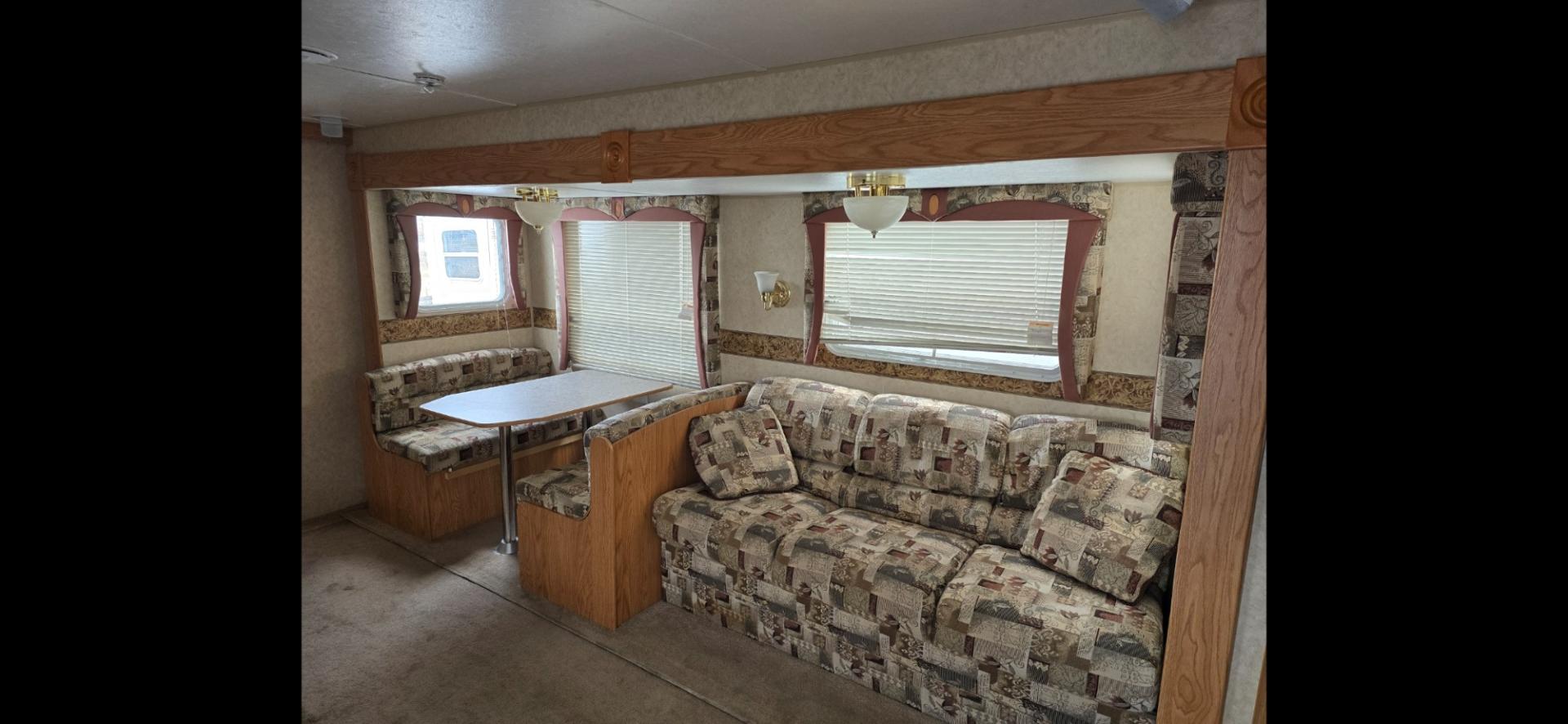 2005 White Jayco Jay Flight 29FBS , located at 923 US HWY 87 E., Billings, MT, 59101, (406) 245-0456, 45.795788, -108.451881 - Very nice 2005 Jayco Jay Flight 29' Travel trailer with 1 super slide. Front Queen walk around bed, rear double bunks with bottom being oversized, could sleep nine, shower/tub combo, jack knife couch and booth dinette both make into beds. Model 29FBS. Light hail. John at 406 208 0659 - Photo#4